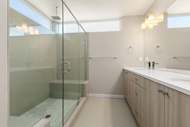Building Photo - Trendy West Seattle Townhome w/Air Conditioning and Rooftop Deck