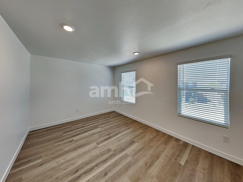 Building Photo - 9543 E Friedel Dr