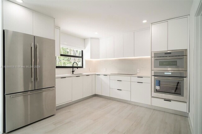 Building Photo - 3666 SW 26th St