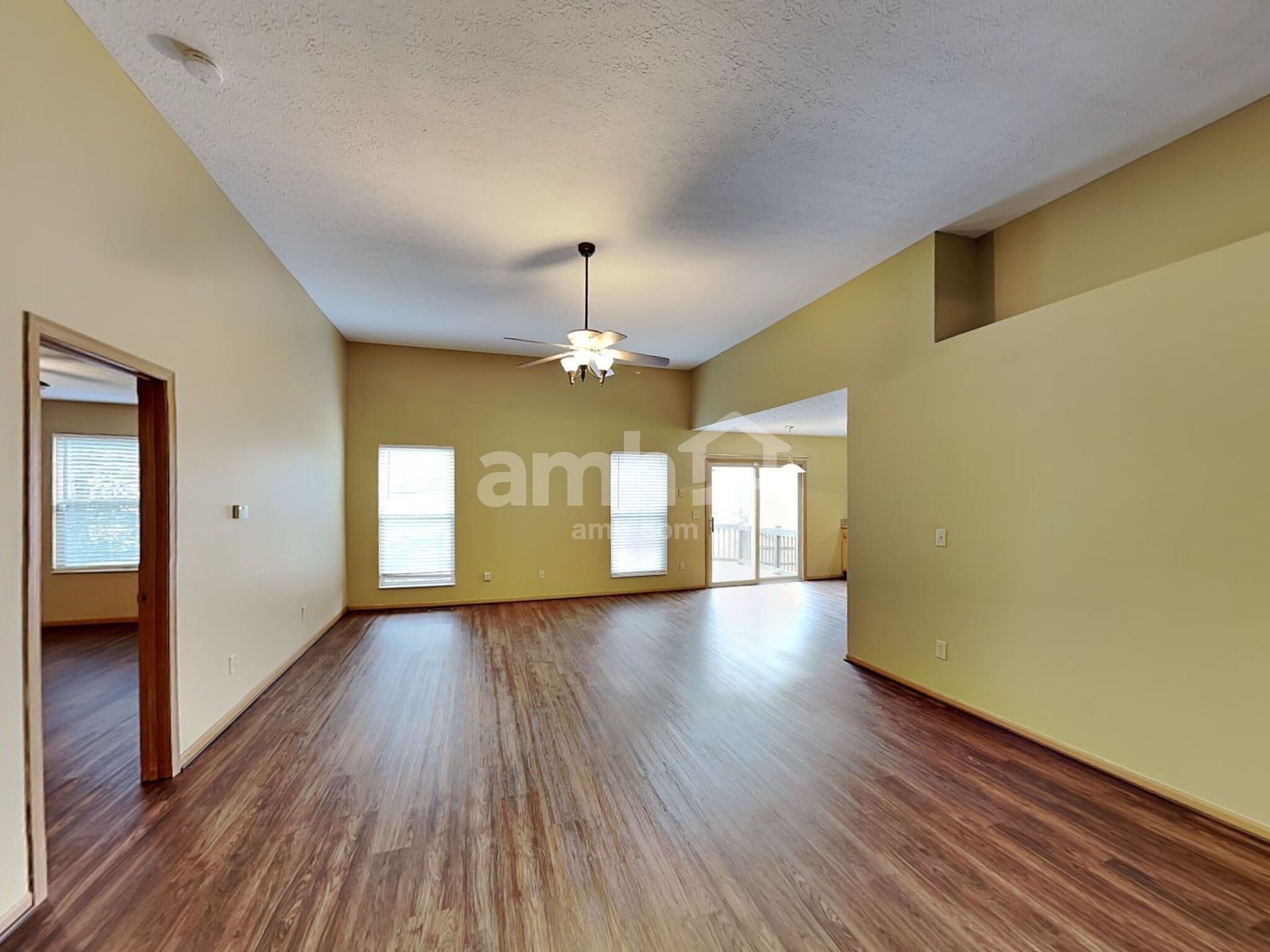Building Photo - 22 Lantern Chase Dr