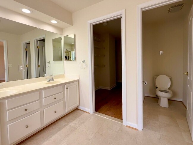 Building Photo - 6130 Stonehenge Pl