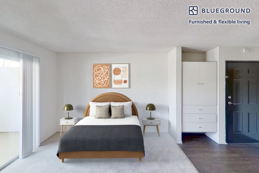 Building Photo - 3883 Ingraham St