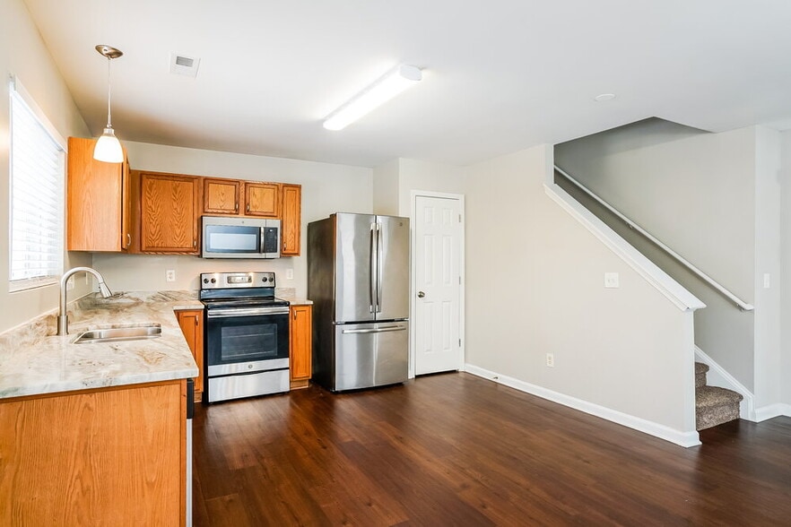 Building Photo - 6037 Ladish Ln