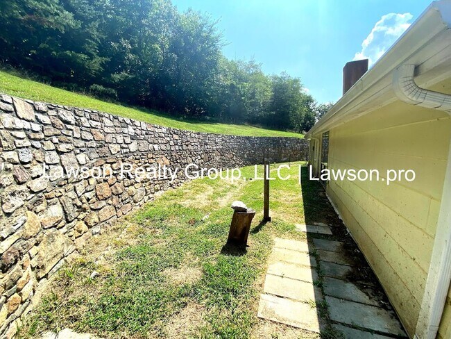 Building Photo - 2782 Wildwood Rd