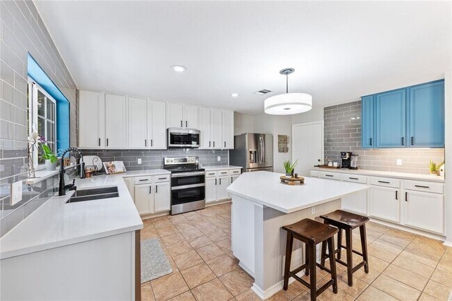 Building Photo - A Gem in Georgetown MOVE IN SPECIAL $1000.00 Deposit With Approved Credit