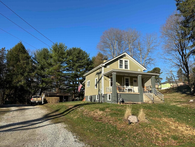 Building Photo - 35 Lyle Rd