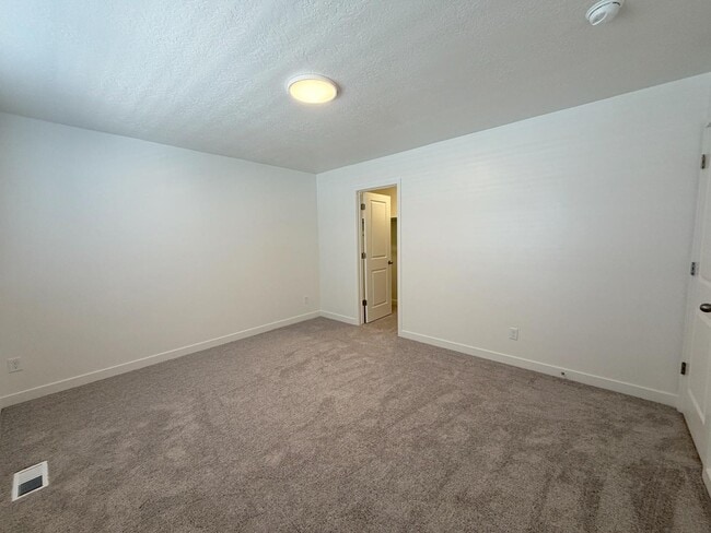 Building Photo - 496 S 1140 W