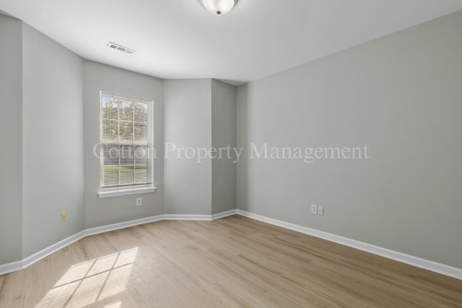 Building Photo - 406 N Dickerson St