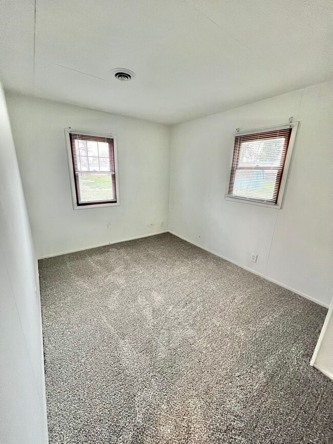 Building Photo - New Listing! 3 bedroom House!