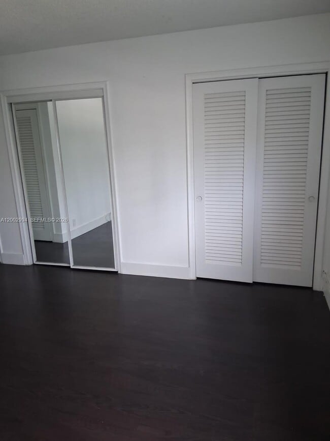 Building Photo - 301 NE 14th Ave