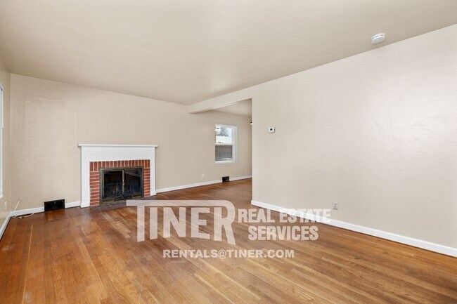 Building Photo - Tahoe Park Charmer with remodeled kitchen
