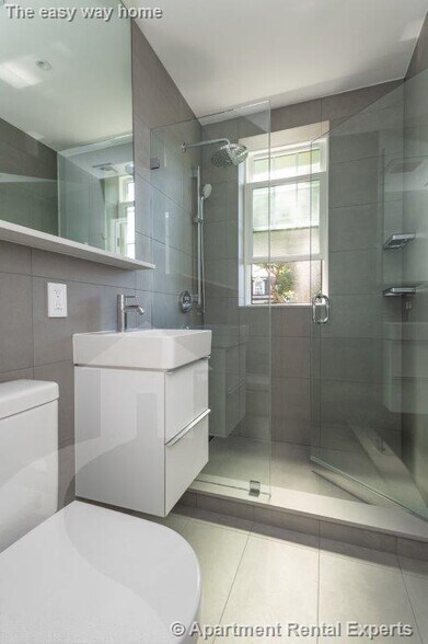 Building Photo - 16 Forest St