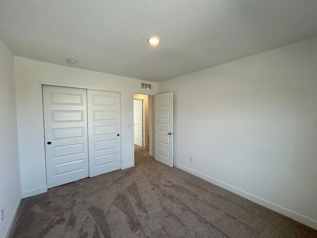 Building Photo - Beautiful Newly Built 4 Bed, 2.5 Bath Home - Loudoun Place Neighborhood