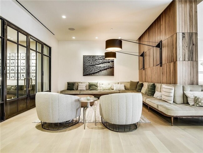 Building Photo - 501 West Ave