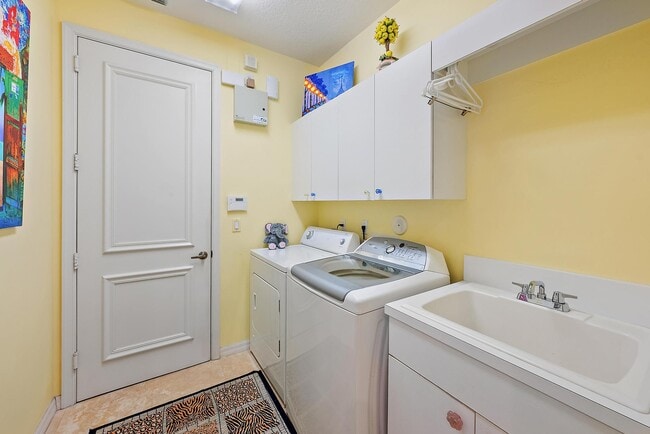 Building Photo - 7713 Sandhill Ct