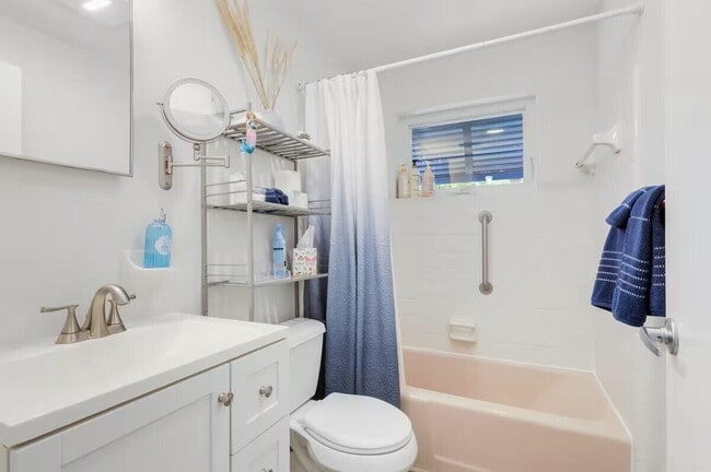 Building Photo - 1519 Treemont Ave