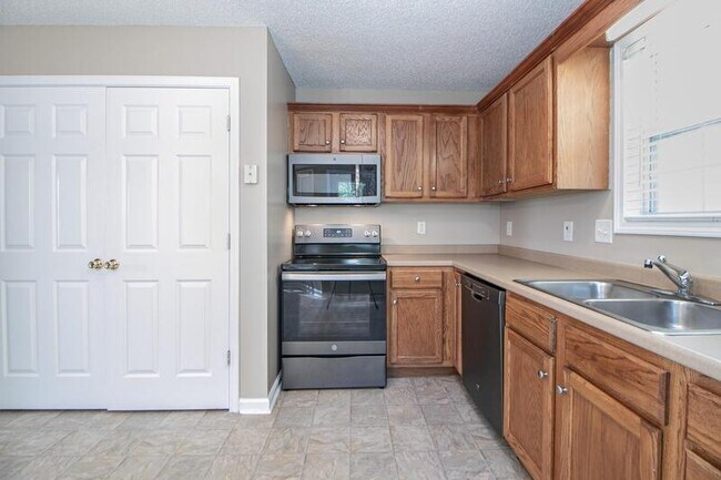 Building Photo - 101 Monarch Ln