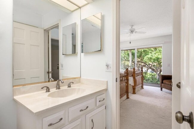 Building Photo - 2 Park Shores Cir