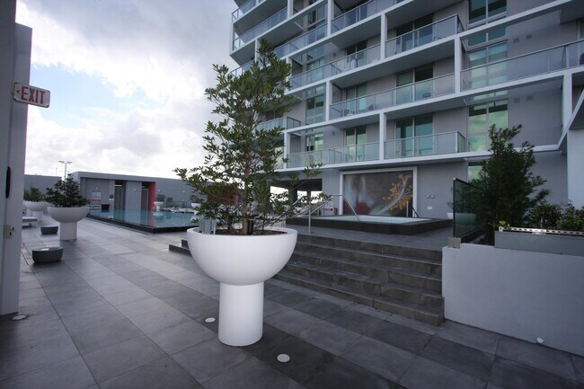 Building Photo - 2000 Metropica Wy