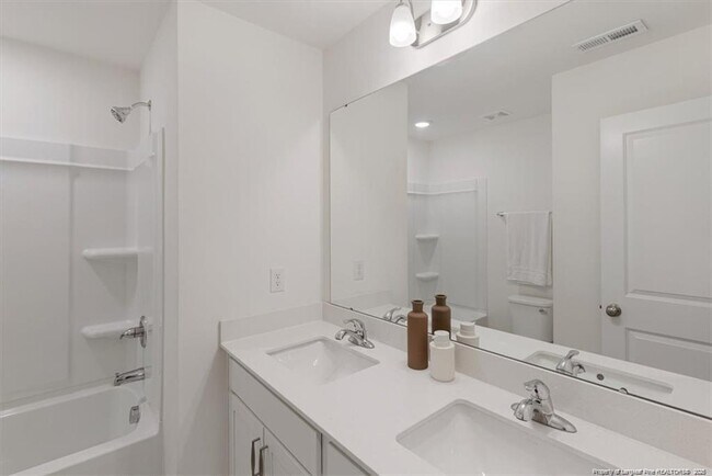 Building Photo - 39 Kingham Ln