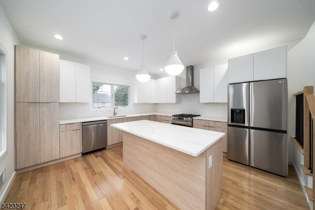 Building Photo - 107 N Fullerton Ave