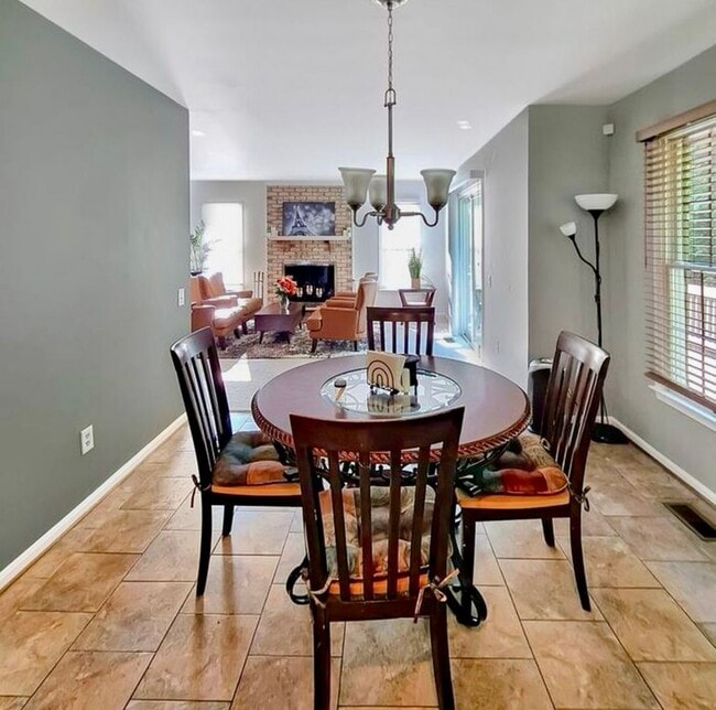 Building Photo - Amazing 5 BR/3.5 BA Single-Family Home in ...