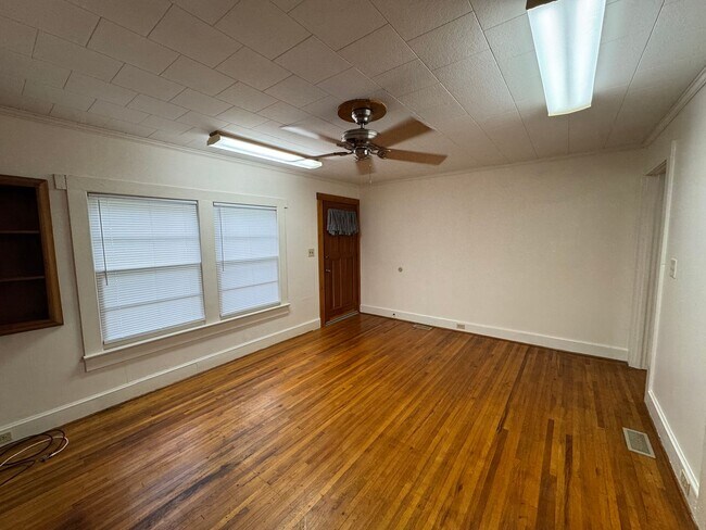 Building Photo - 112 Kale St