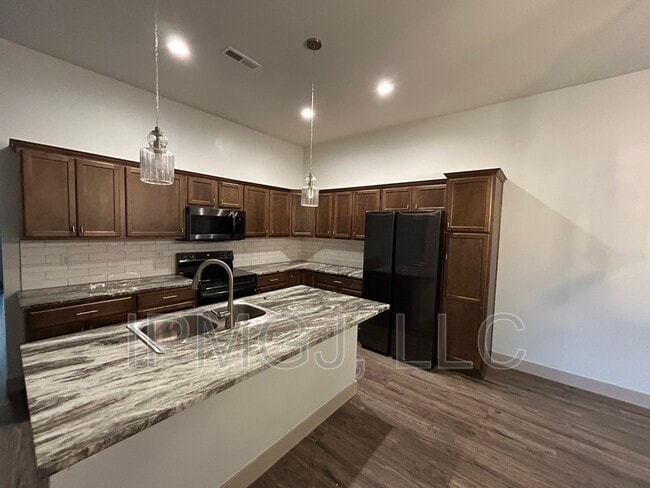 Building Photo - 581 W Indian Creek Dr