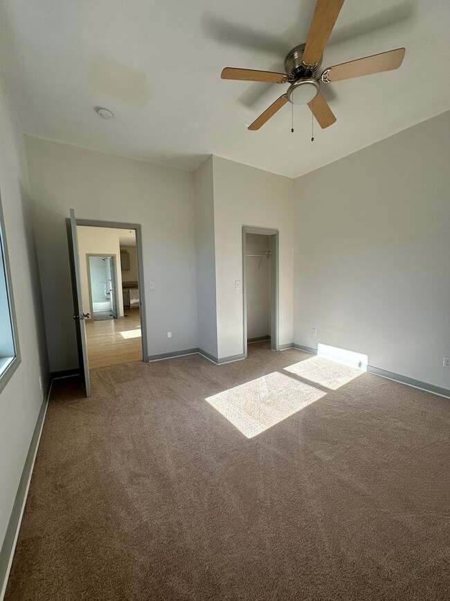 Building Photo - Knoxville 37914 - 1 bedroom, 1 bath Apartm...