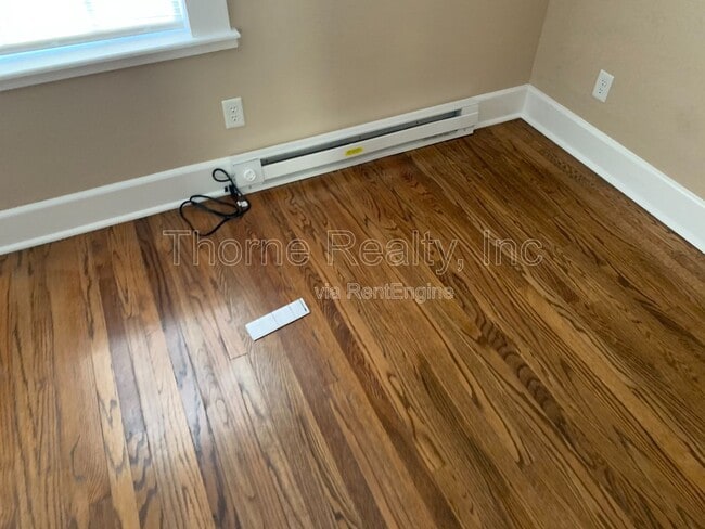 Building Photo - 813 Clark St