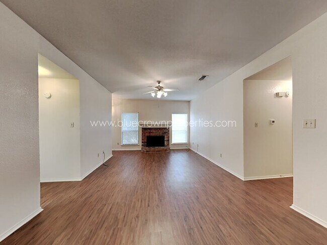Building Photo - 10317 Lone Pine Ln
