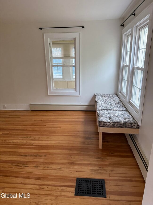 Building Photo - 60 Ash St