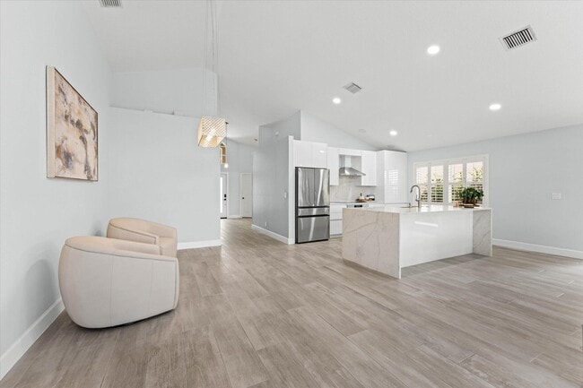 Building Photo - 10112 Aqua Vista Way