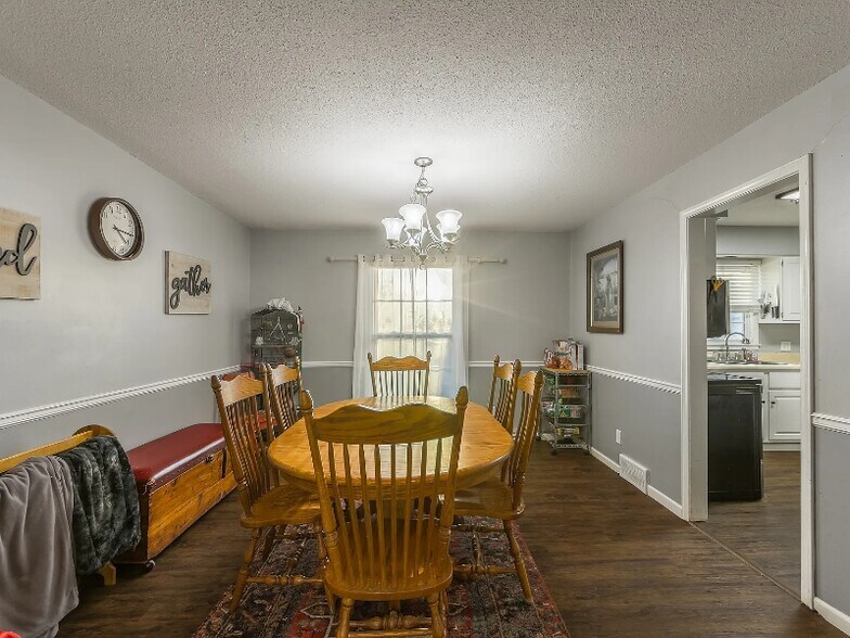 Building Photo - 4816 Mockingbird Ln