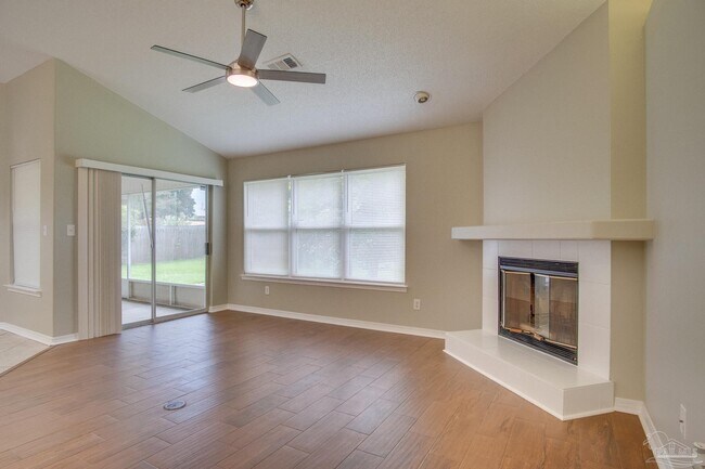 Building Photo - 2042 Hamilton Crossing Dr