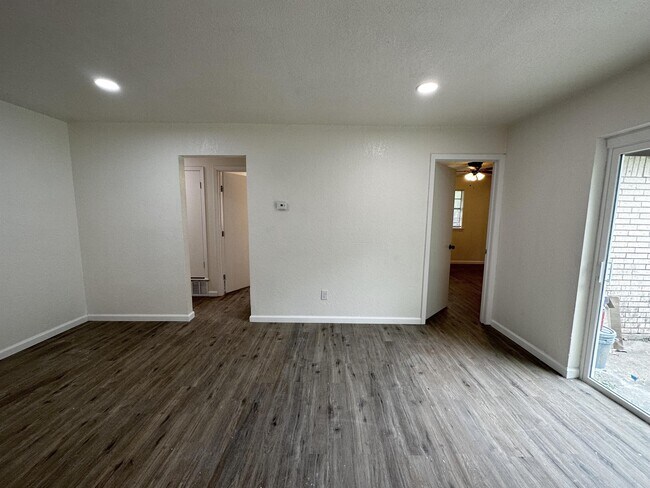 Building Photo - 1732 Americana Blvd