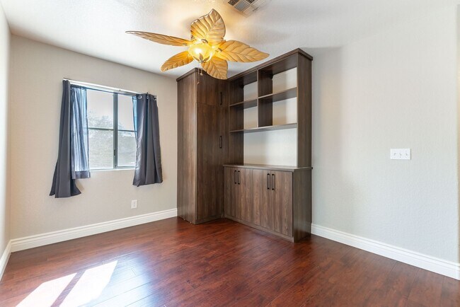 Building Photo - 4-Bed Green Valley Home with Private Pool ...