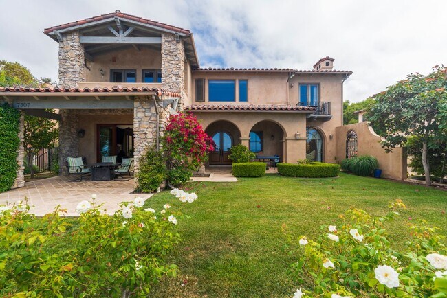 Primary Photo - Gorgeous 5 Bedroom Home with sweeping view...