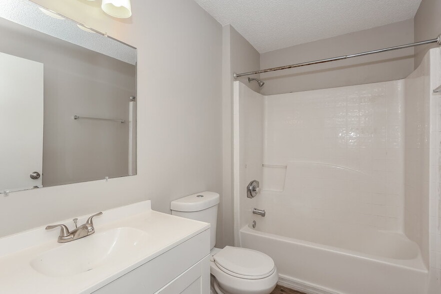 Building Photo - 7910 Cherry Blossom Dr S