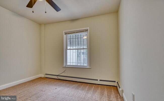 Building Photo - 204 N Port St