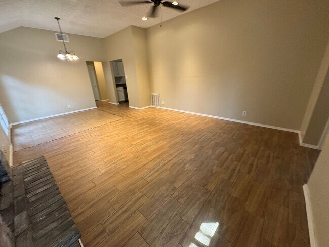 Building Photo - 10138 Inridge