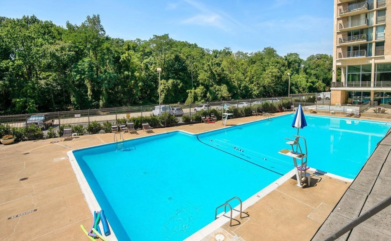 Building Photo - 4600 S Four Mile Run Dr