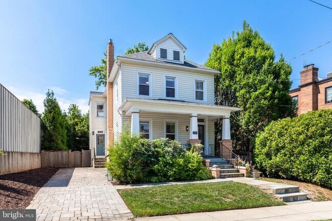 Building Photo - 4226 Ellicott St NW
