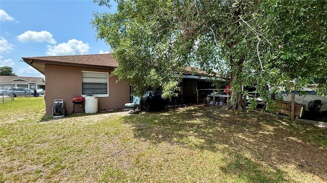 Building Photo - 686 Royalty Ct
