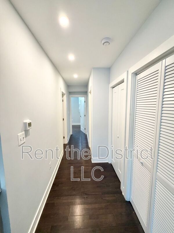 Building Photo - 1605 F St NE