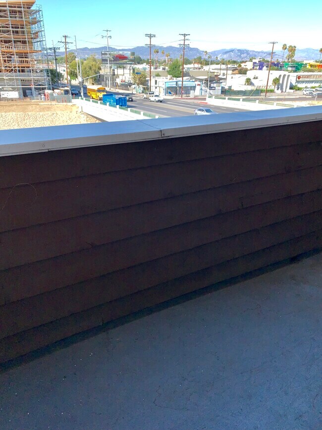 Building Photo - 6545 Reseda Blvd