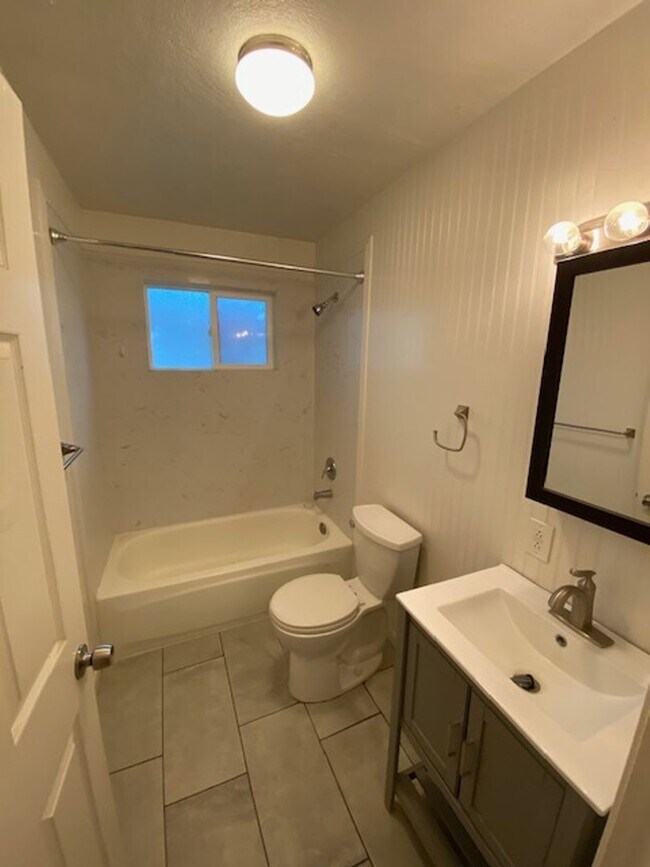 Building Photo - 2297 Beaumont St