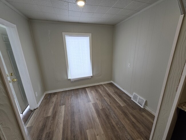 Building Photo - 8461 Plainview Ave