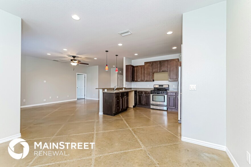 Building Photo - 4732 Summerfield Cir