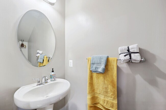 Building Photo - 910 Hall Station Dr